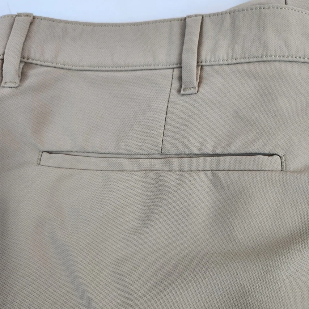 Banana Republic Golf Performance Pant Mens Size 40x30 Beige Chino 100% Polyester